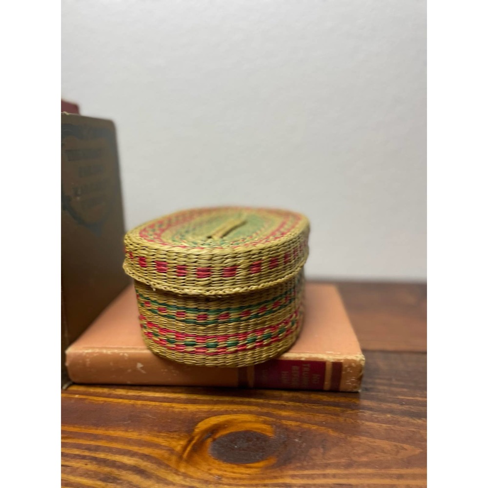 Vintage wicker basket with lid red and green design oval shape